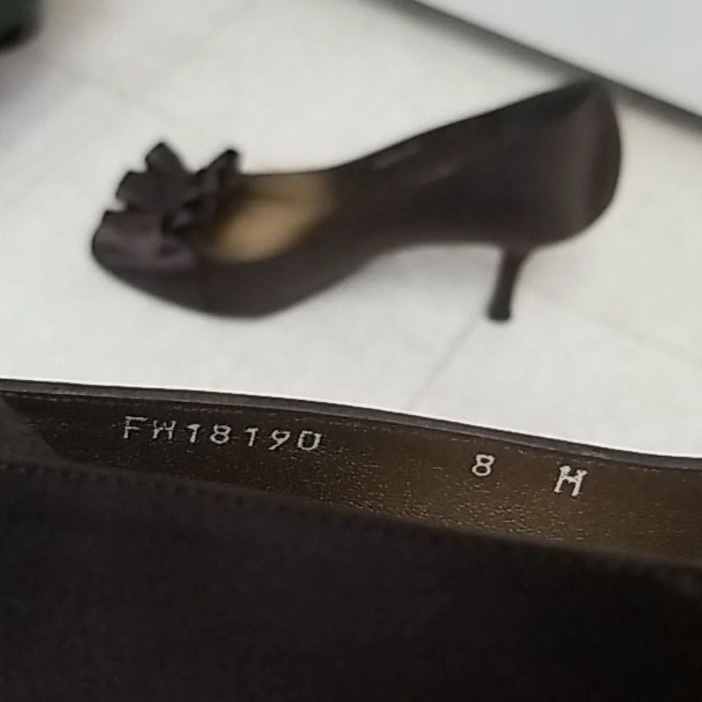 Like New STUART WEITZMAN brown satin peep toe pump